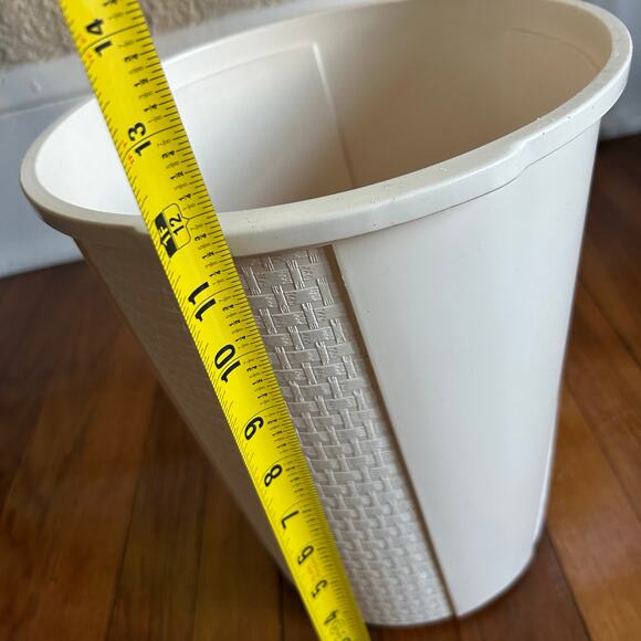 Vintage Woven Texture Beige Plastic Wastebasket, Retro 1970s/80s Style - Picture 11 of 11